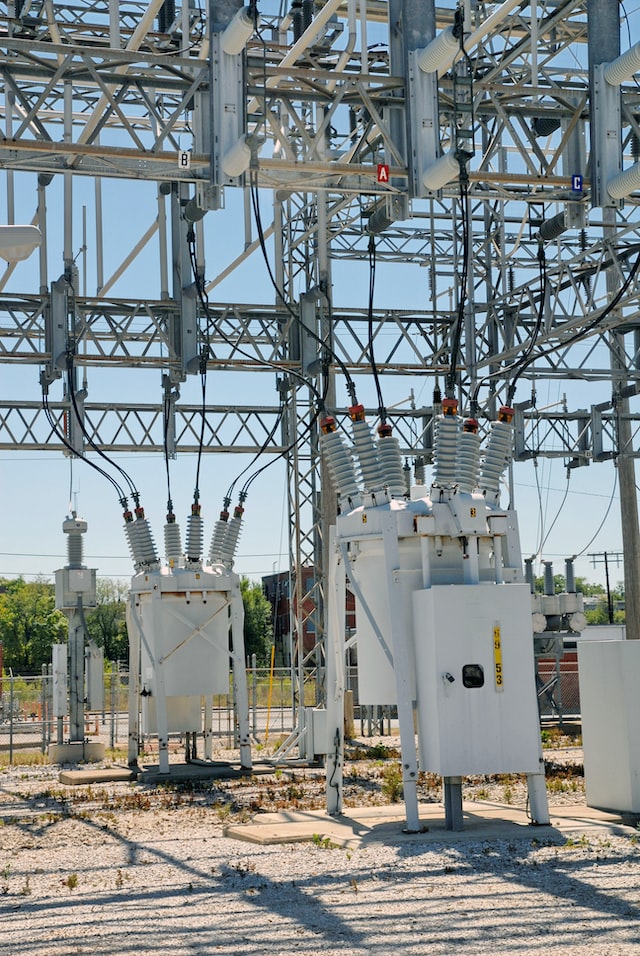 sutinternational.com_industrial_electricity_services